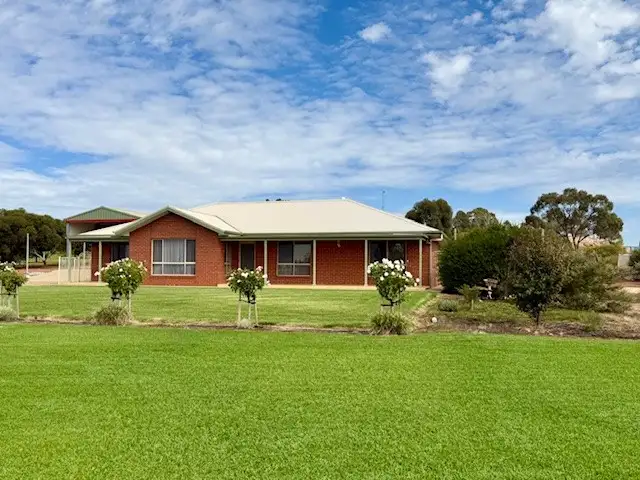 8 Qualitary Road, Merungle Hill NSW 2705