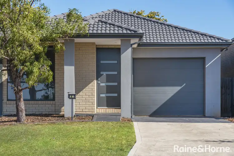2/1A Barry Street, Maddingley VIC 3340