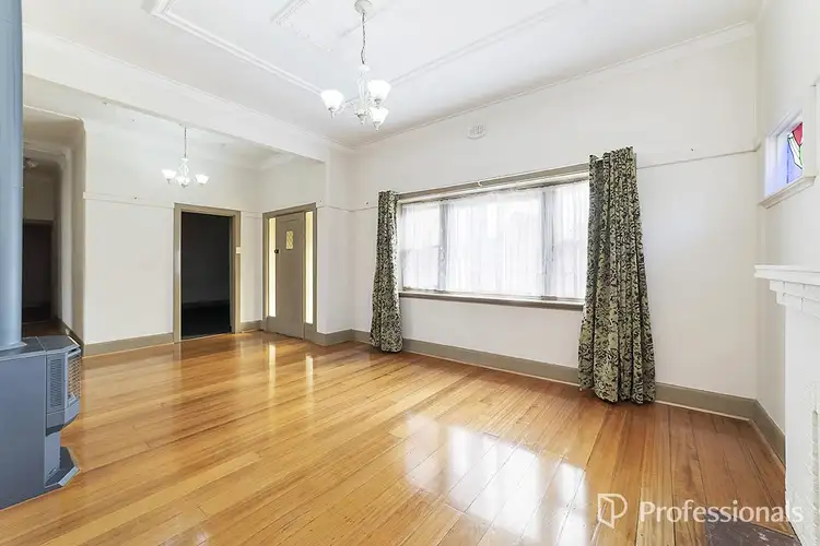 Third view of Homely house listing, 28 Scoresby Street, Hamilton VIC 3300