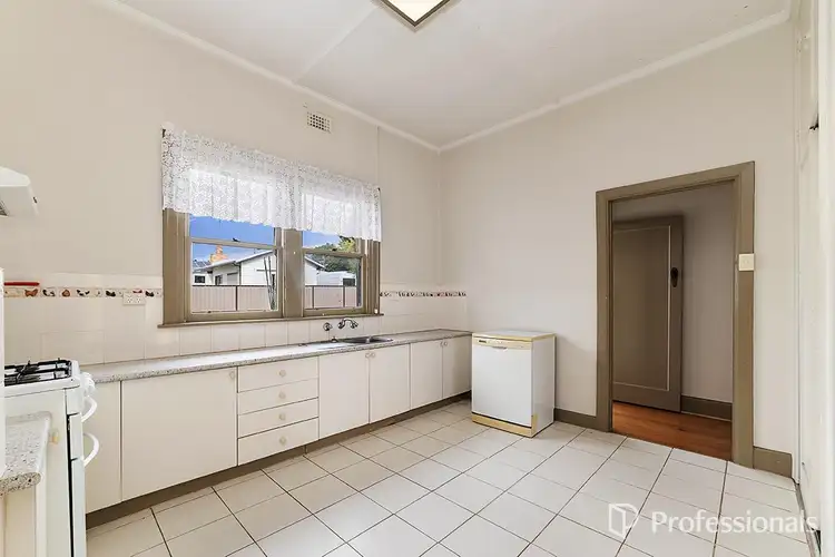 Fourth view of Homely house listing, 28 Scoresby Street, Hamilton VIC 3300