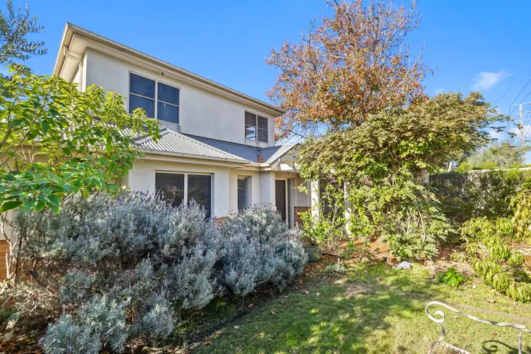 241 Como Parade East