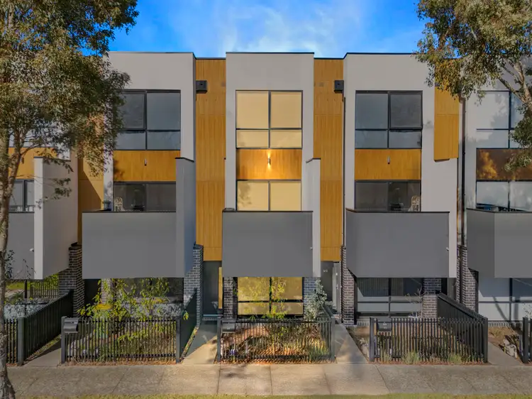 4/2 Bluestone Street, Pakenham VIC 3810