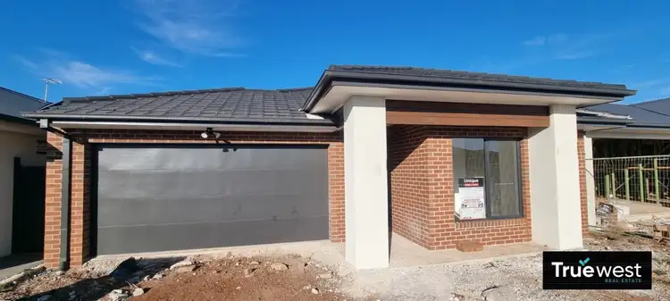 Second view of Homely house listing, 5 Hertford Place, Strathtulloh VIC 3338