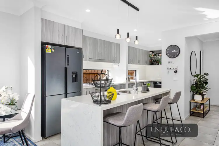 8 Arcane Street, Thornhill Park VIC 3335