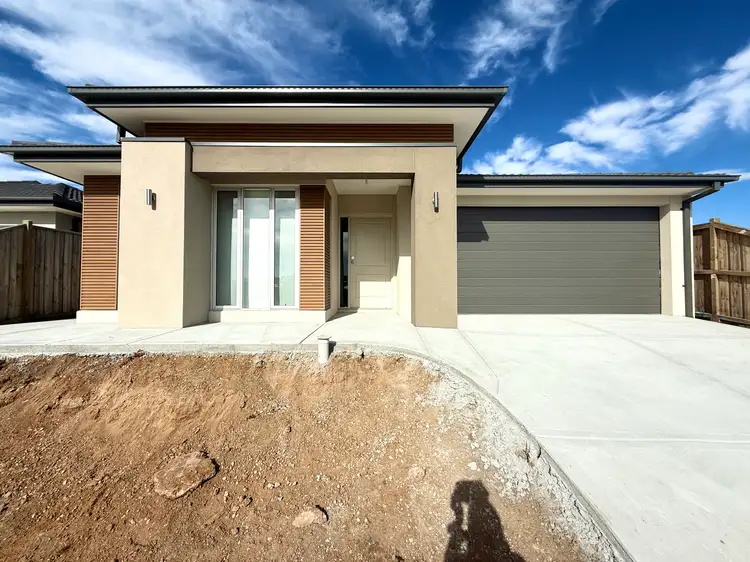 4 Snows Hill Avenue, Warragul VIC 3820