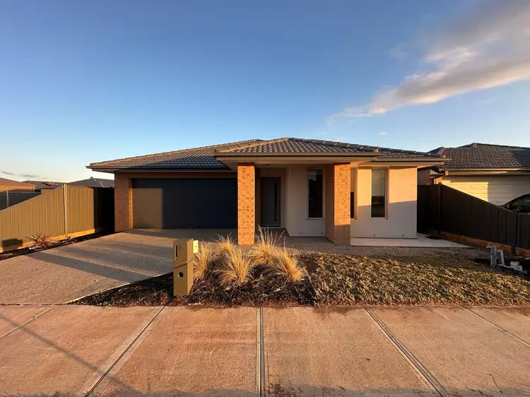 15 Leeton Street
