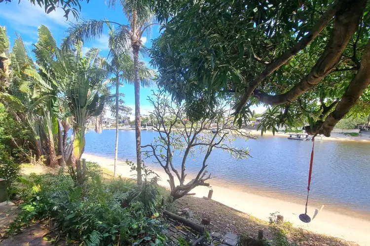 8 Orvieto Avenue, Mermaid Waters QLD 4218