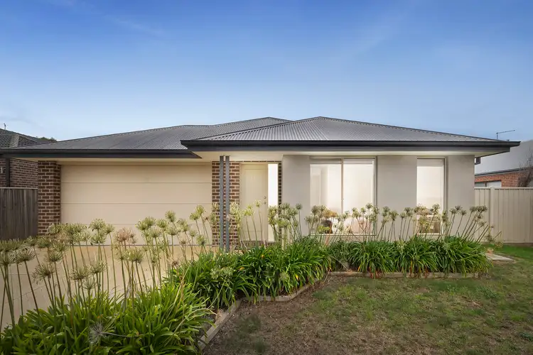 8 Dianella Way