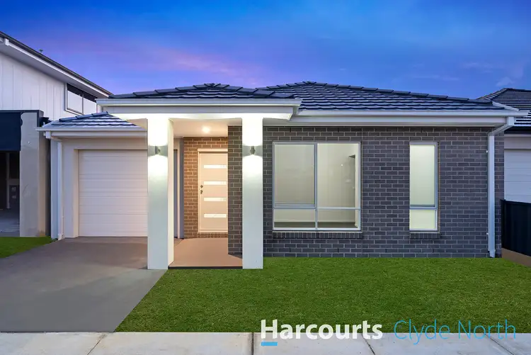 5 Shakeal Way, Clyde North VIC 3978