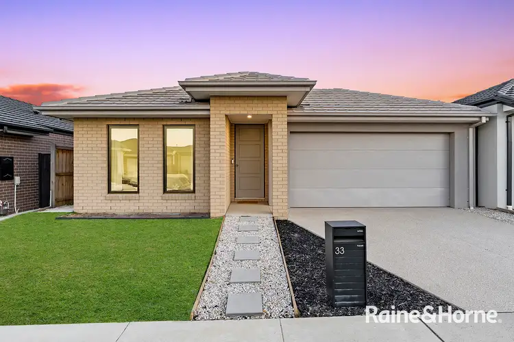 33 Cheddington Road, Cranbourne East VIC 3977