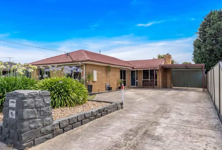 33 Farnborough Avenue, Craigieburn VIC 3064