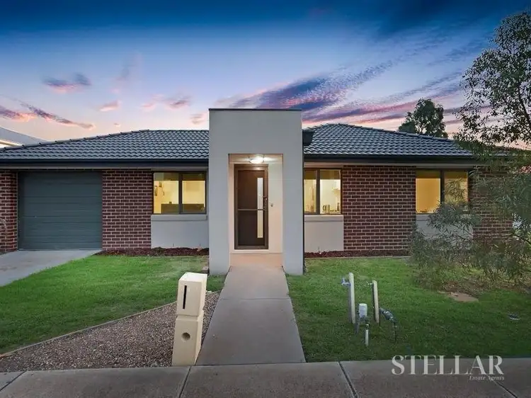 16a Davenport Cres, Cranbourne West VIC 3977