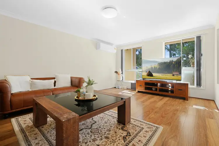 2/63 Standish Avenue, Oakhurst NSW 2761