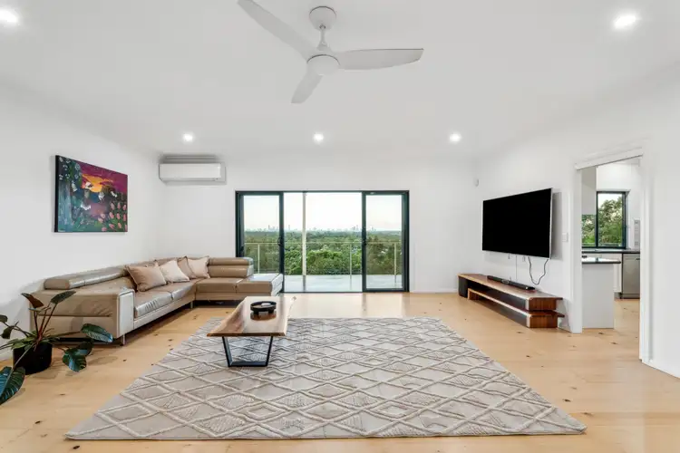 9 Earle Court, Tallai QLD 4213