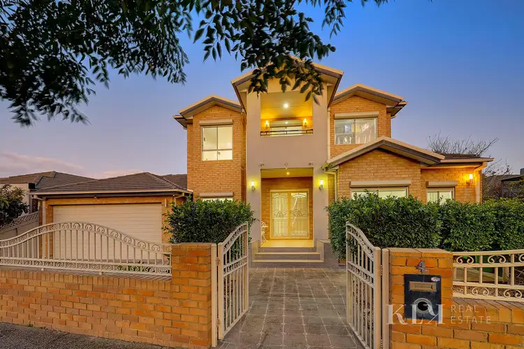 4 Watersedge Way, Roxburgh Park VIC 3064