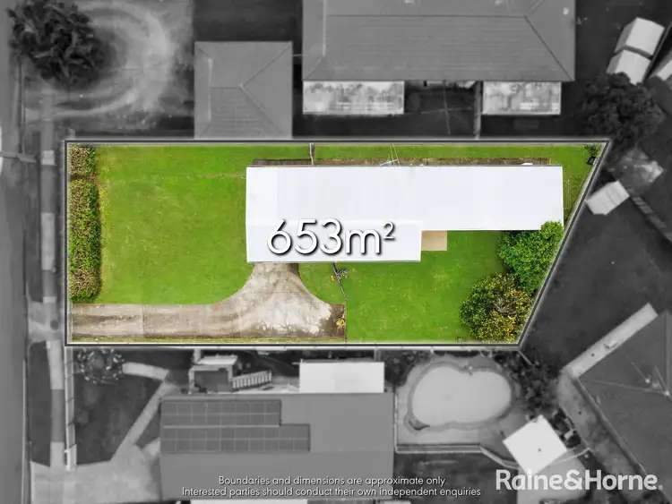16 Goodfellows Rd, Kallangur QLD 4503