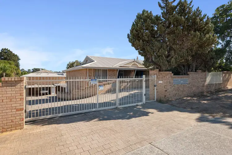 26/2 Pinewood Avenue, Kardinya WA 6163