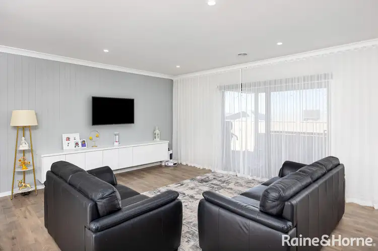 Fifth view of Homely house listing, 2 The Peaks Terrace, Gobbagombalin NSW 2650
