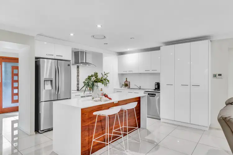 47 Cribb Road, Carindale QLD 4152