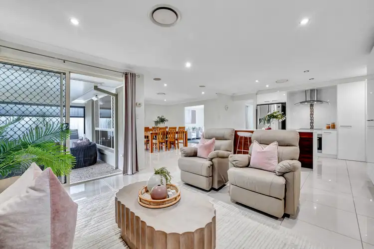 47 Cribb Road, Carindale QLD 4152