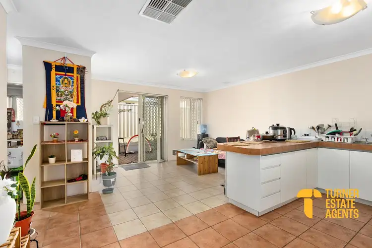 2/11 Eureka Road, Wilson WA 6107