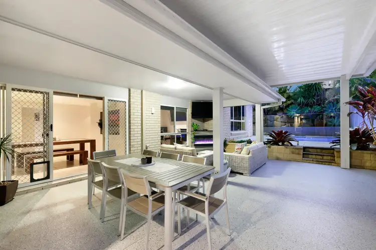 5 Sandow Street, Pacific Pines QLD 4211