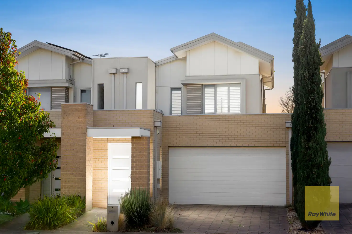 Main view of Homely townhouse listing, 7 Broadbeach Circuit, Sanctuary Lakes VIC 3030
