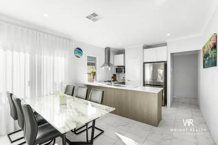 19 Lancaster Loop, Piara Waters WA 6112
