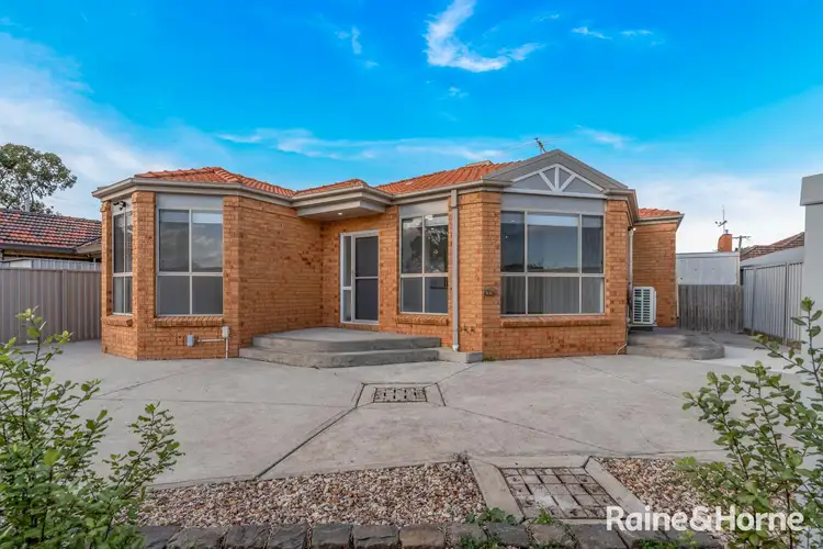 2/25 Lachlan Road, Sunshine West VIC 3020