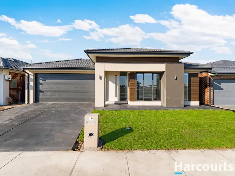 19 COMPANIONSHIP DRIVE, Clyde North VIC 3978