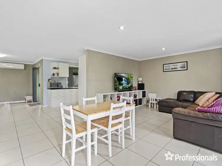 Third view of Homely house listing, 4 Park Close, Hillcrest QLD 4118