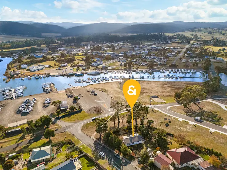 15 Esplanade East, Triabunna TAS 7190