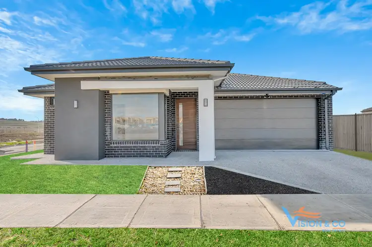 8 Sackville St, Mickleham VIC 3064