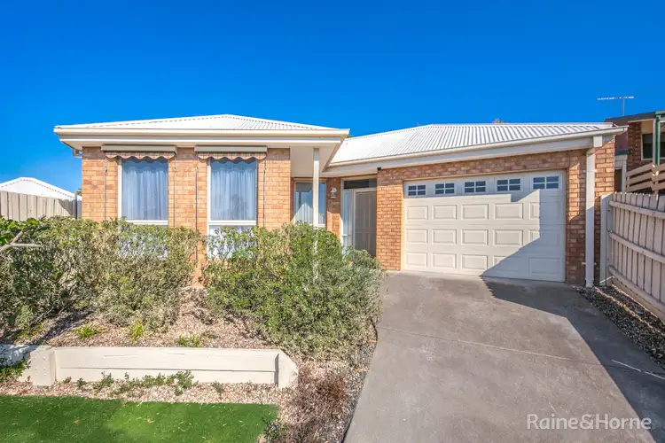 2/11 Marten, Sunbury VIC 3429