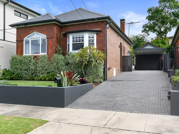 17 Robert Avenue, Russell Lea NSW 2046