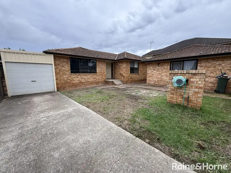 8 Monckton Place, Glenfield NSW 2167