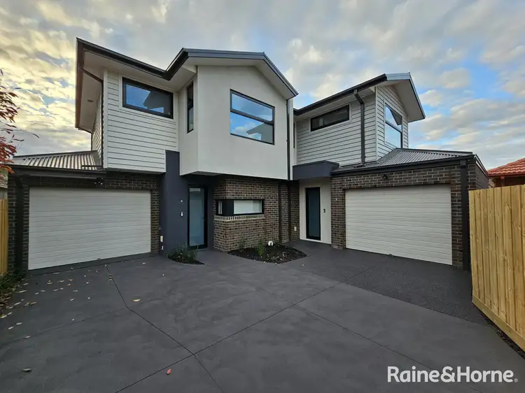 2/19 Burnbanks Avenue, St Albans VIC 3021