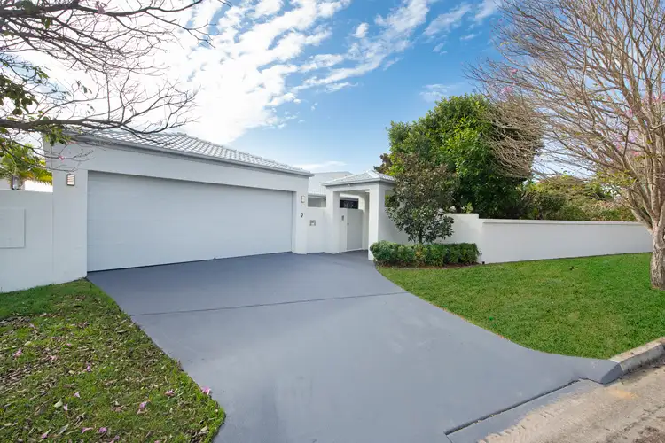 7 Saywell Street, Sorrento QLD 4217