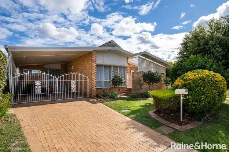 8 Birdwood Street, Ashmont NSW 2650