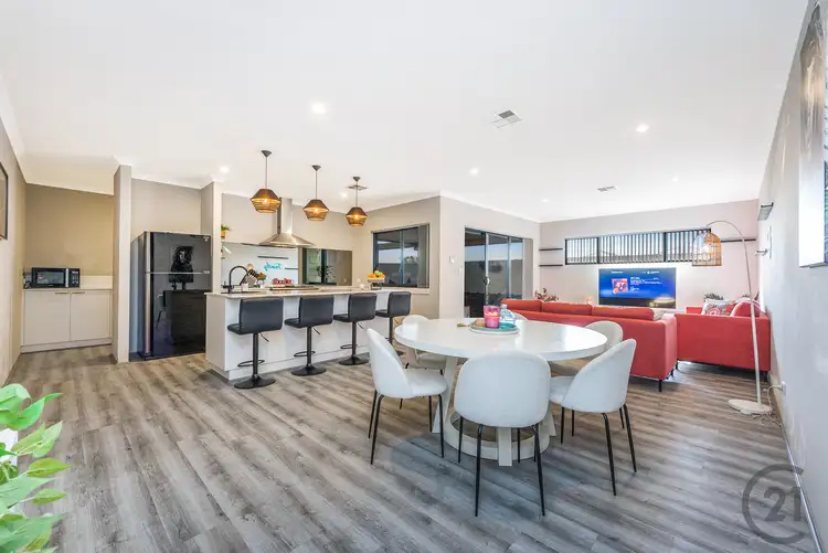 2 Narracan Avenue, Lakelands WA 6180