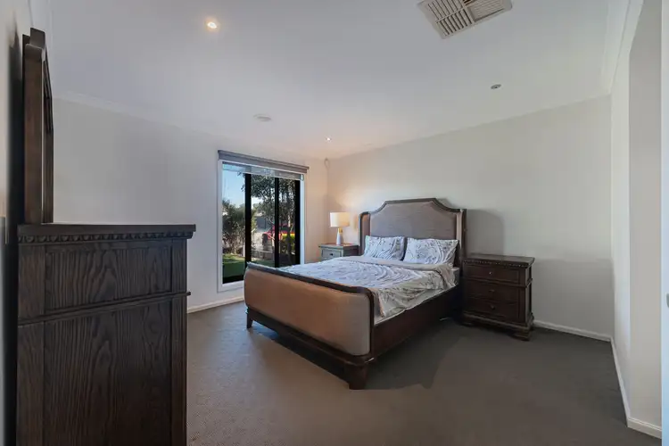 Fifth view of Homely house listing, 8 Markham Court, Roxburgh Park VIC 3064