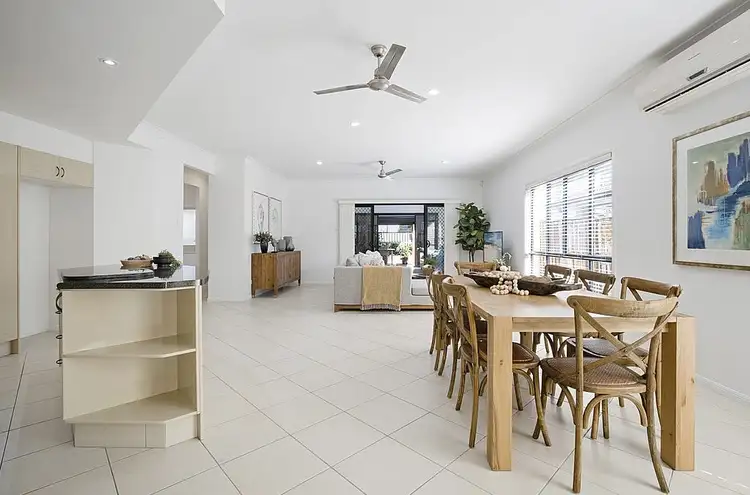 11 Campelles Avenue, Varsity Lakes QLD 4227