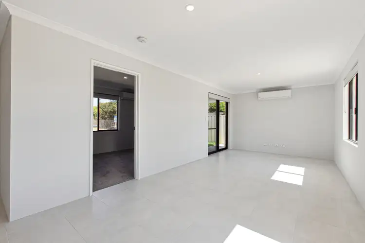 1 SOMERSET WAY, Lakelands WA 6180
