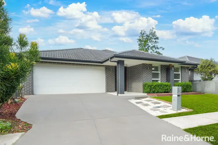 33 Grantham Crescent, Denham Court NSW 2565