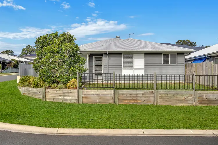 2 Waterway Crescent, Hillcrest QLD 4118