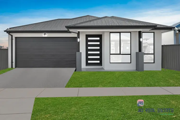 16 Dibiase Grove, Thornhill Park VIC 3335
