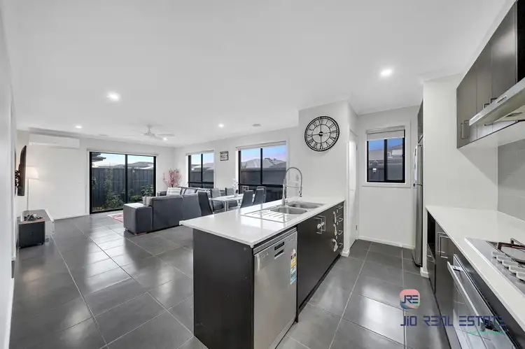 Fifth view of Homely house listing, 8 Harry Drive, Thornhill Park VIC 3335