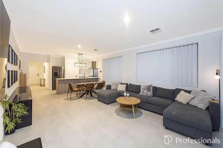 17 Waratah Way, Wandi WA 6167