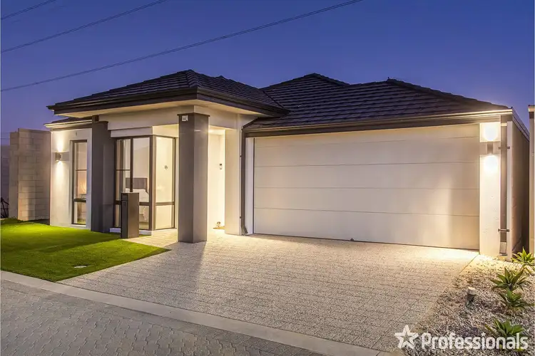 17 Waratah Way, Wandi WA 6167