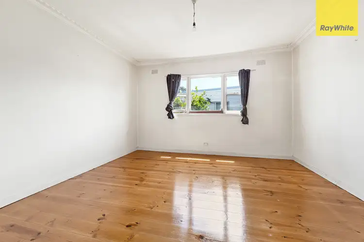 Sixth view of Homely house listing, 8 Leonard Avenue, St Albans VIC 3021